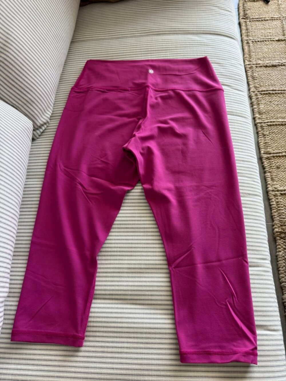 Athleta Transcend Capri Leggings – Bright Pink Magenta – Size Large - Picture 6 of 6